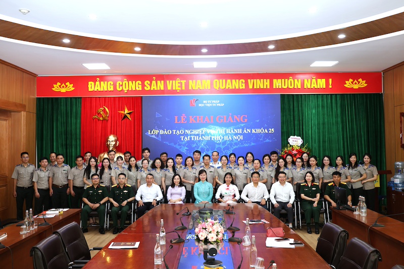 Khai giảng lớp đào tạo nghiệp vụ thi hành án khóa 25 tại Hà Nội